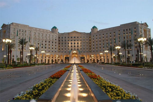 el lujoso hotel Ritz-Carlton en Riad